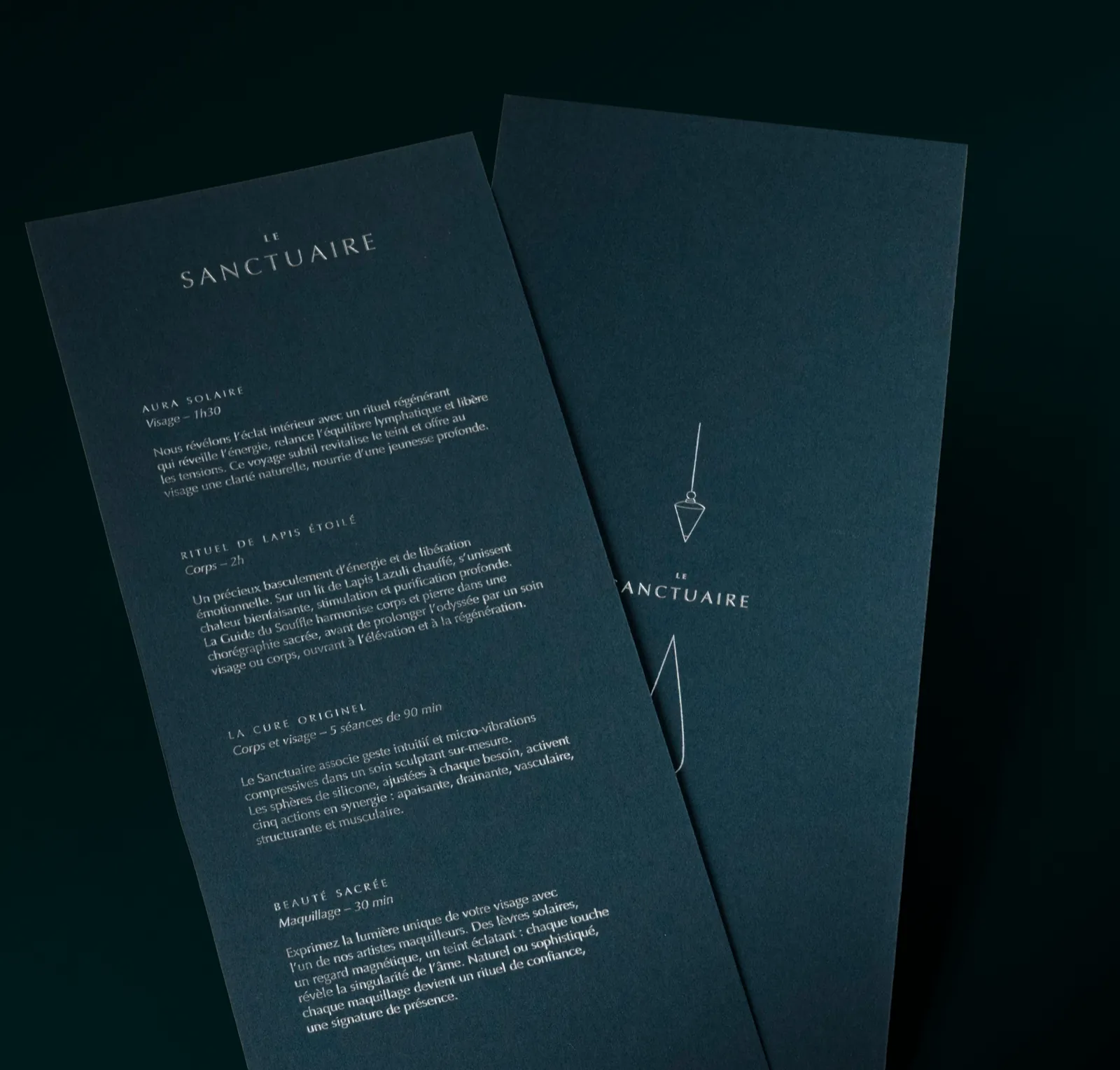 Carte des soins du spa Firefly sur fond vert sombre