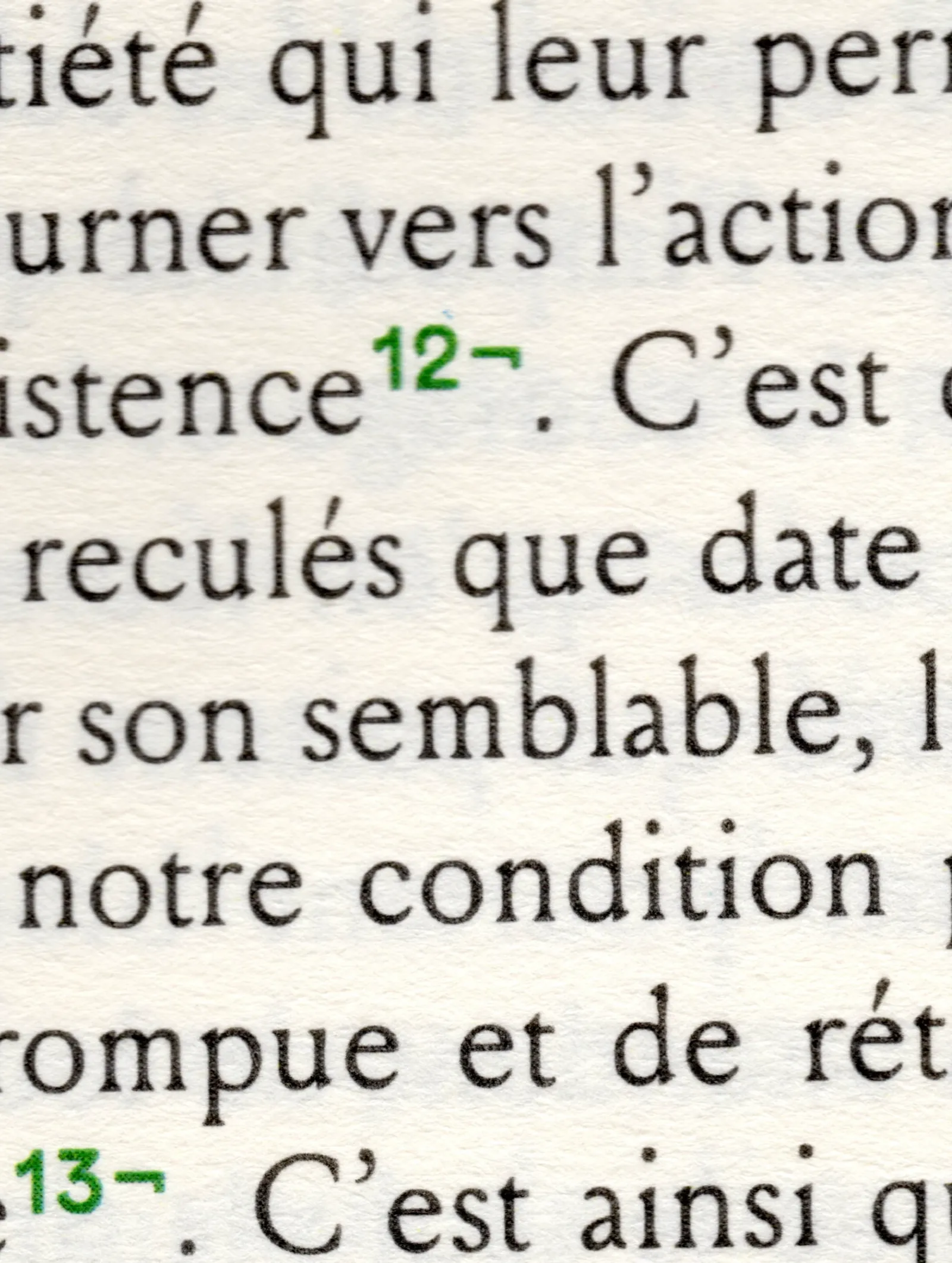 Gros plan sur le texte et les appels de notes du livre Le mythe de l’Androgyne